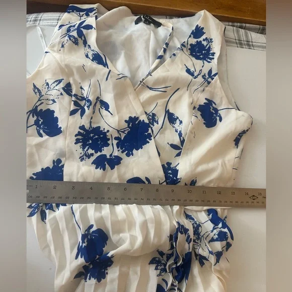 Lulus Blue and White Lindsie Floral Print Pleated Wrap CharmingMaxi Dress NWOT S - Picture 15 of 16